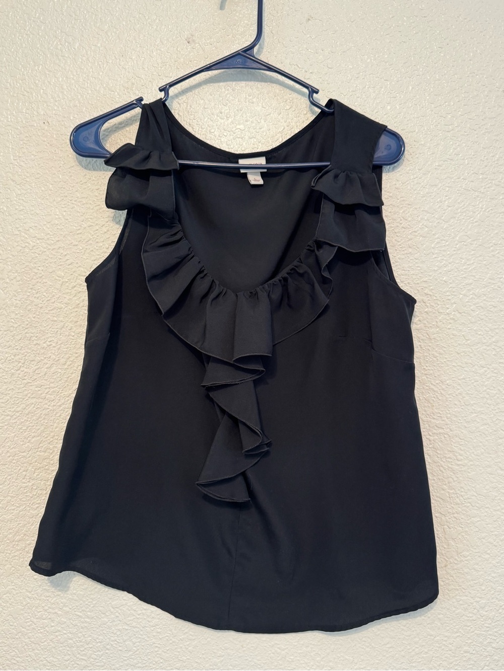 Merona Women's Black Sleeveless Ruffle Front V-Neck Solid Blouse Top Size L